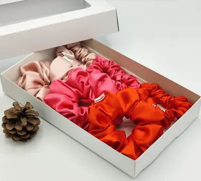 Scrunchies gumičky saténové v červené barvě - 6ks
