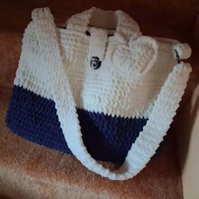 Velká háčkovaná kabelka