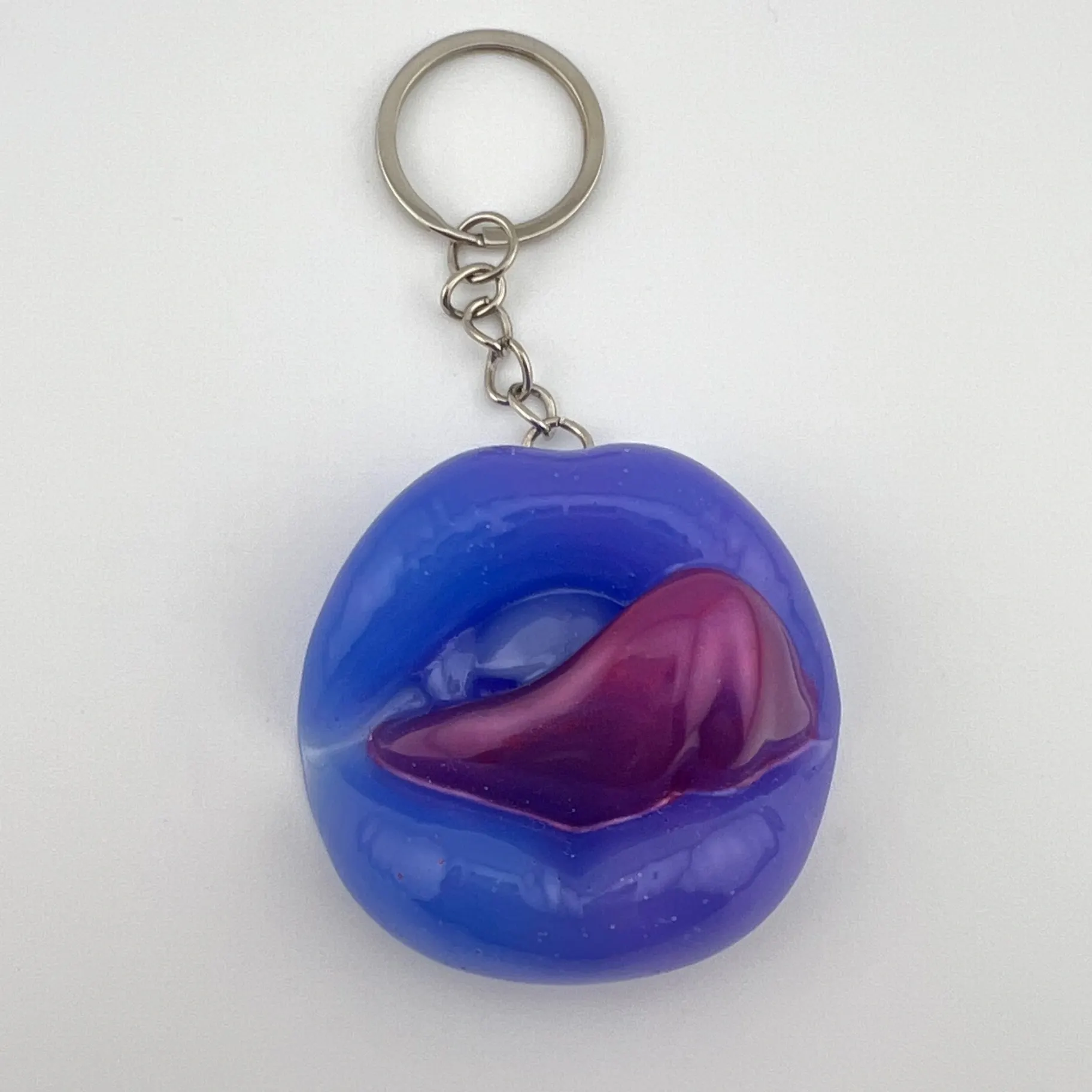 Přívěsek, pryskyřice, pusa, jazyk 1